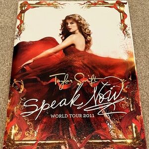 Taylor Swift Speak Now World Tour 2011 Book